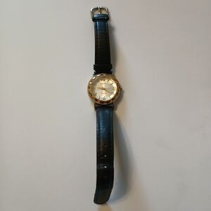 Relic Women Gold Tone Scalloped Case Leather Band Japan Quartz Watch ZR-32301